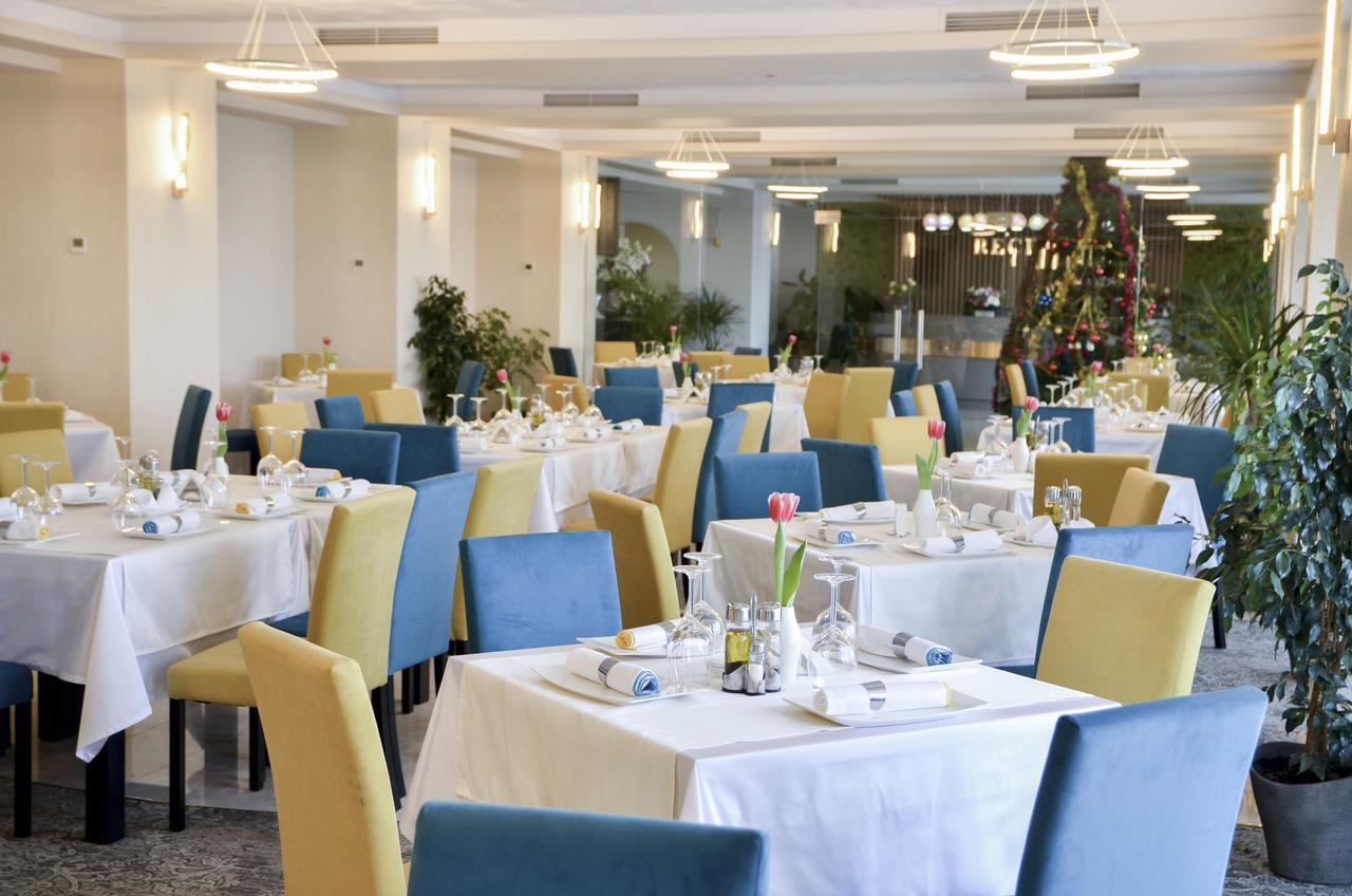 Hotel Afrodita -Вэлени-де-Мунте Экстерьер фото